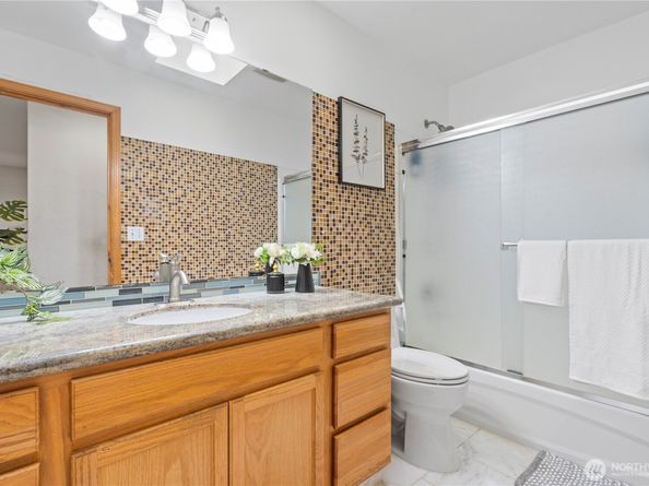 11033 18th Avenue SW, Seattle WA 98146