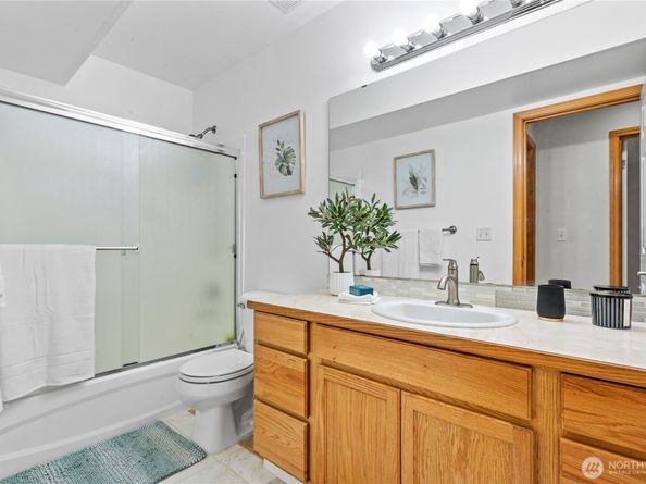 11033 18th Avenue SW, Seattle WA 98146