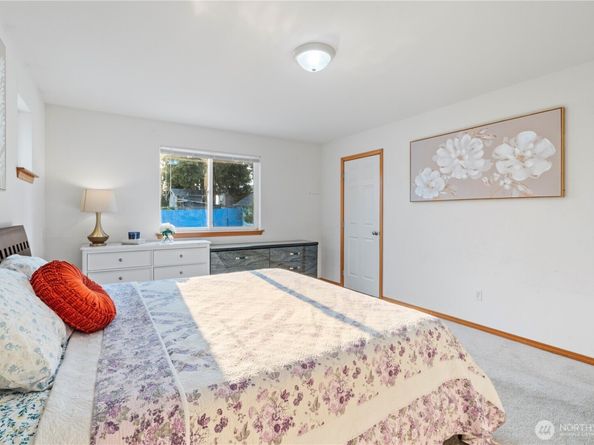 11033 18th Avenue SW, Seattle WA 98146