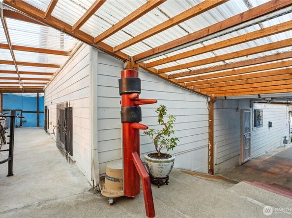 11033 18th Avenue SW, Seattle WA 98146