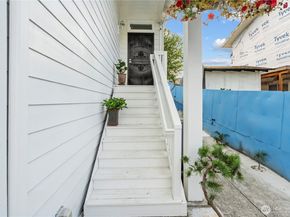 11033 18th Avenue SW, Seattle WA 98146
