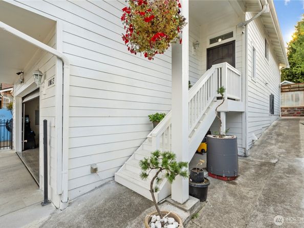 11033 18th Avenue SW, Seattle WA 98146