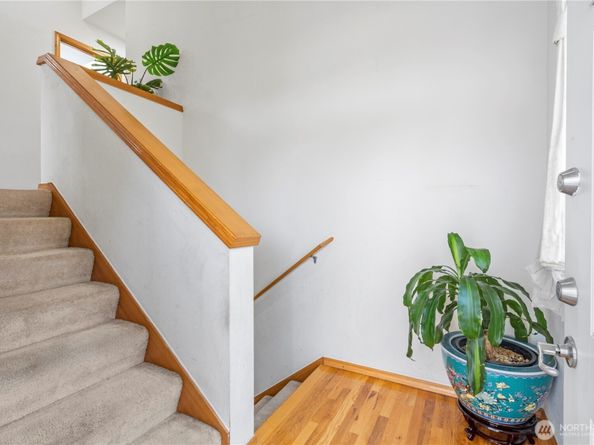 11033 18th Avenue SW, Seattle WA 98146
