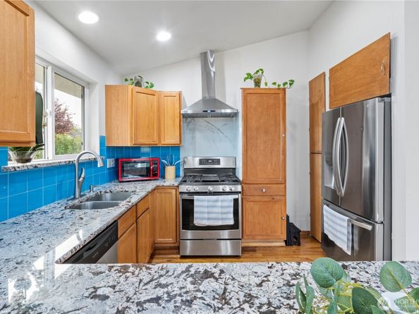 11033 18th Avenue SW, Seattle WA 98146