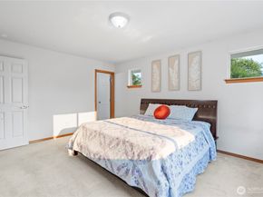 11033 18th Avenue SW, Seattle WA 98146