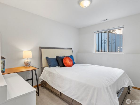 11033 18th Avenue SW, Seattle WA 98146