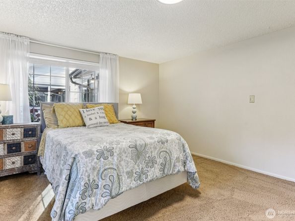 16004 74th Avenue NE, Kenmore WA 98028
