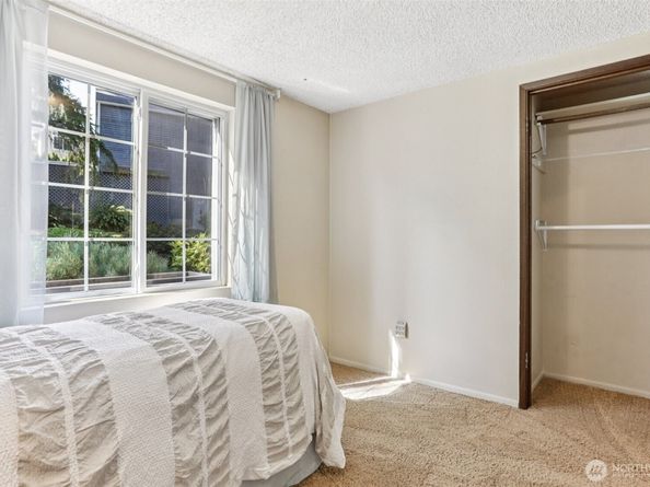 16004 74th Avenue NE, Kenmore WA 98028