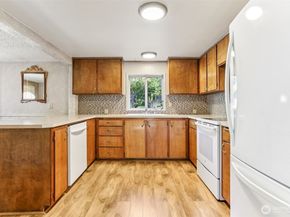 16004 74th Avenue NE, Kenmore WA 98028