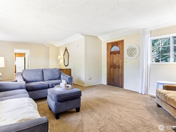 16004 74th Avenue NE, Kenmore WA 98028