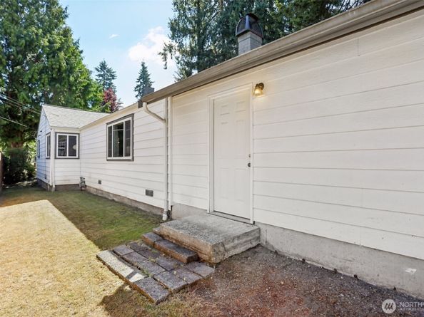 16004 74th Avenue NE, Kenmore WA 98028