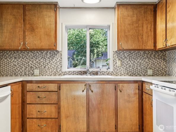 16004 74th Avenue NE, Kenmore WA 98028