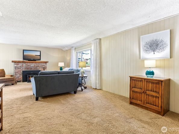 16004 74th Avenue NE, Kenmore WA 98028