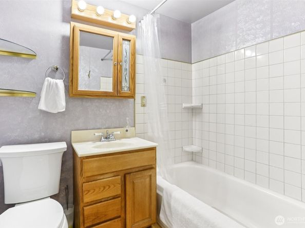 16004 74th Avenue NE, Kenmore WA 98028