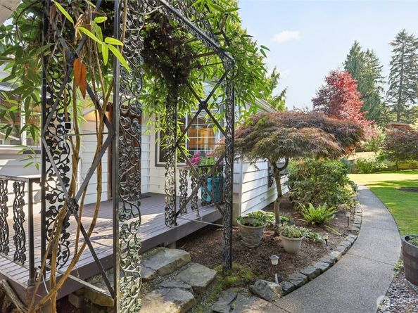 16004 74th Avenue NE, Kenmore WA 98028