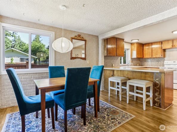 16004 74th Avenue NE, Kenmore WA 98028