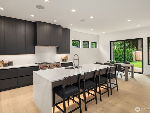 10411 NE 28th Place, Bellevue WA 98004