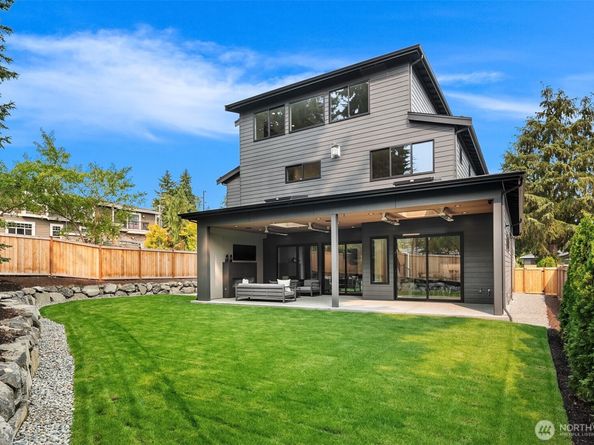 10411 NE 28th Place, Bellevue WA 98004