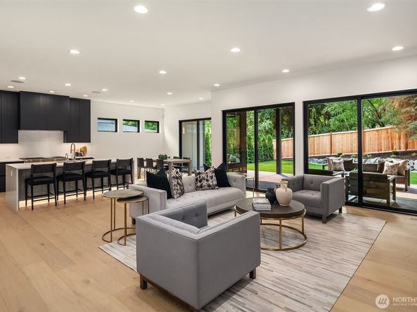 10411 NE 28th Place, Bellevue WA 98004