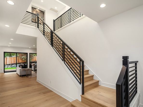10411 NE 28th Place, Bellevue WA 98004