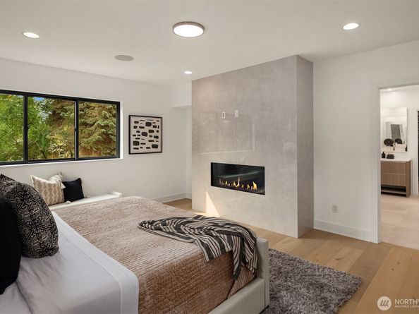 10411 NE 28th Place, Bellevue WA 98004