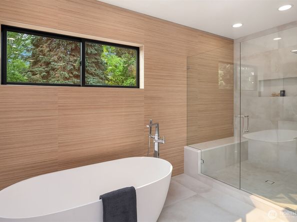 10411 NE 28th Place, Bellevue WA 98004