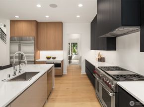 10411 NE 28th Place, Bellevue WA 98004