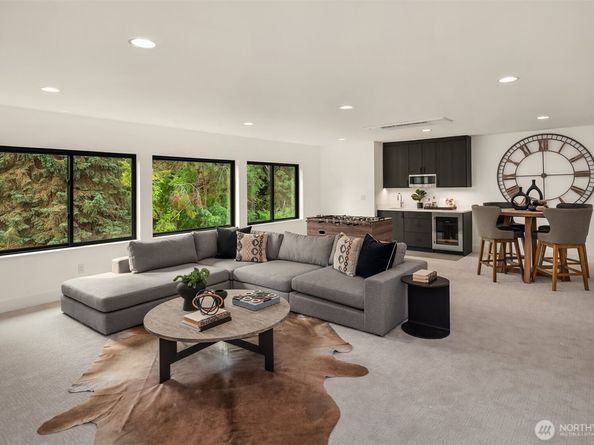10411 NE 28th Place, Bellevue WA 98004