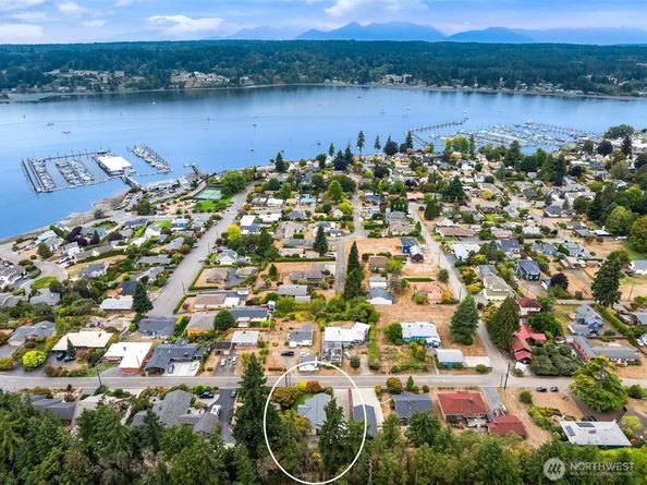 18330 9th Avenue NE, Poulsbo WA 98370