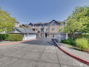 2960 SW Raymond Street 204, Seattle WA 98126