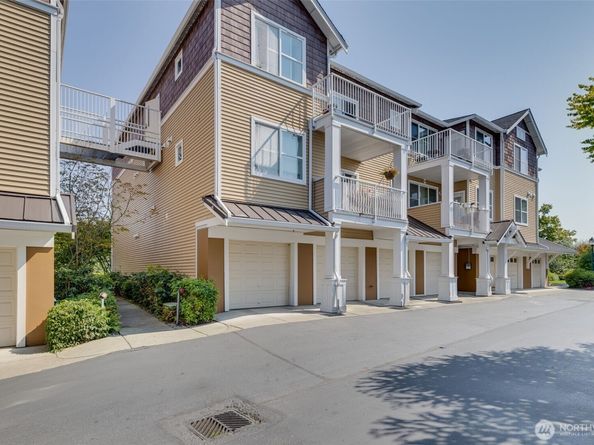2960 SW Raymond Street 204, Seattle WA 98126