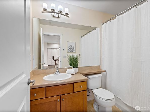 2960 SW Raymond Street 204, Seattle WA 98126