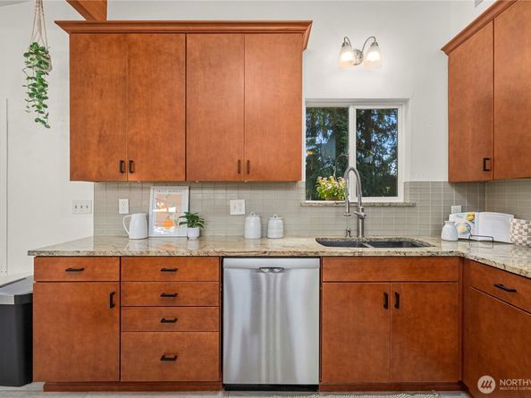 35770 27th Avenue S, Federal Way WA 98003