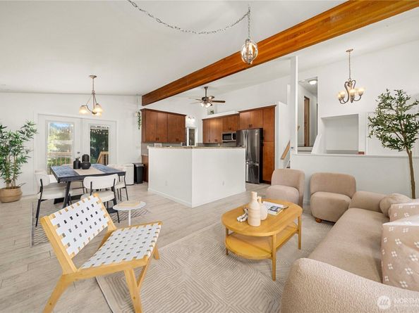 35770 27th Avenue S, Federal Way WA 98003