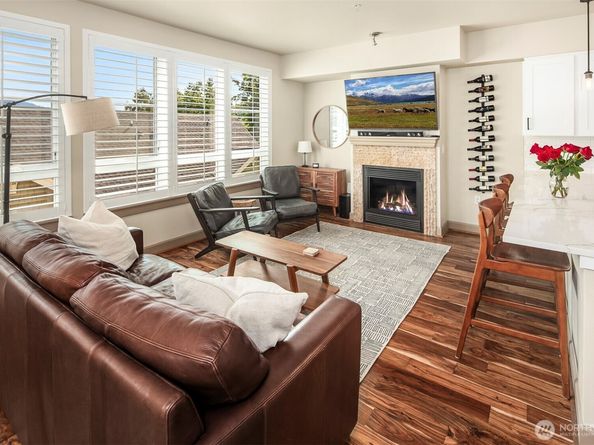 1840 25th Avenue NE 202, Issaquah WA 98029