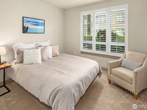 1840 25th Avenue NE 202, Issaquah WA 98029
