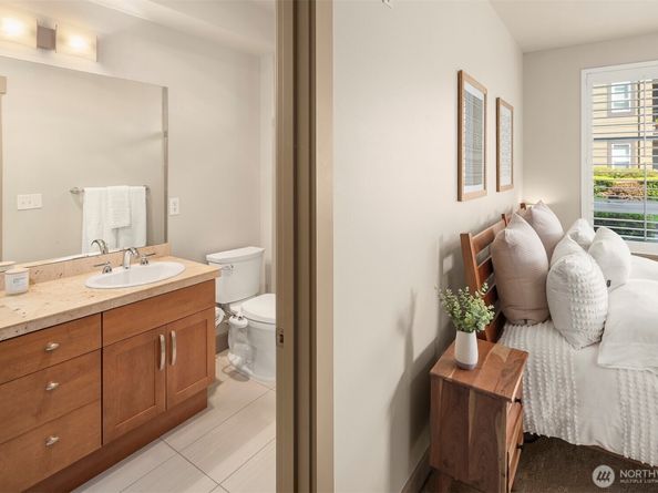 1840 25th Avenue NE 202, Issaquah WA 98029