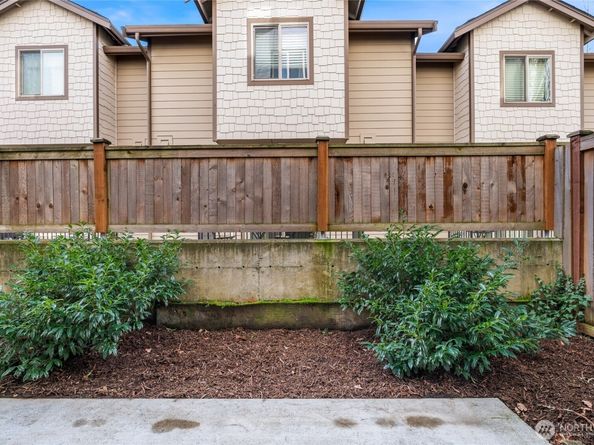 4910 S Willow Street B, Seattle WA 98118