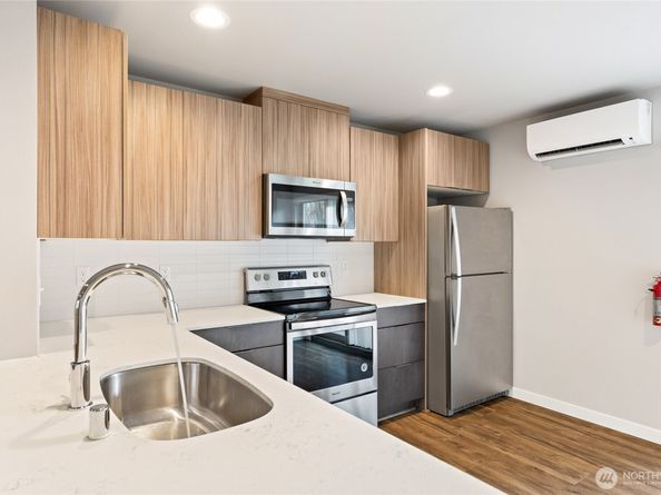4910 S Willow Street B, Seattle WA 98118