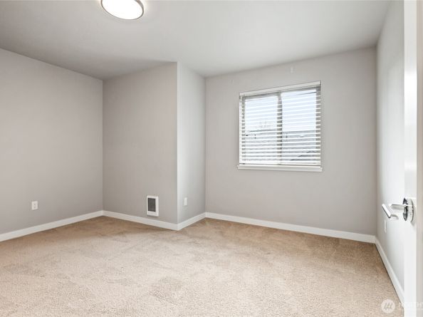 4910 S Willow Street B, Seattle WA 98118