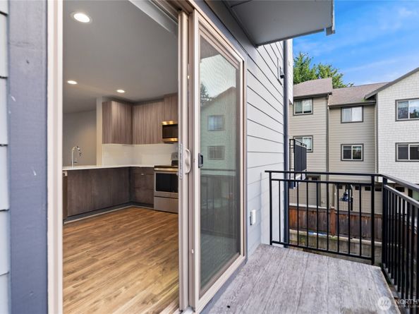 4910 S Willow Street B, Seattle WA 98118