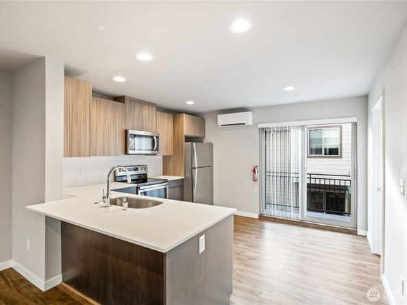 4910 S Willow Street B, Seattle WA 98118