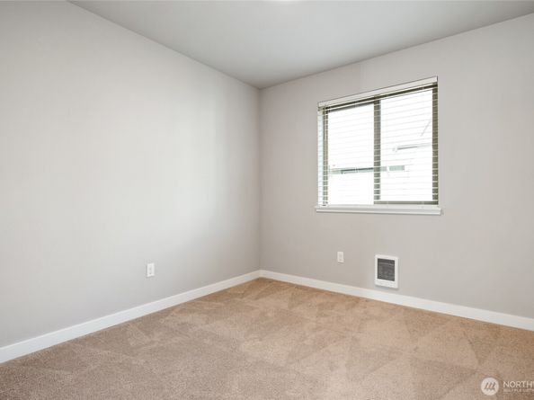 4910 S Willow Street B, Seattle WA 98118