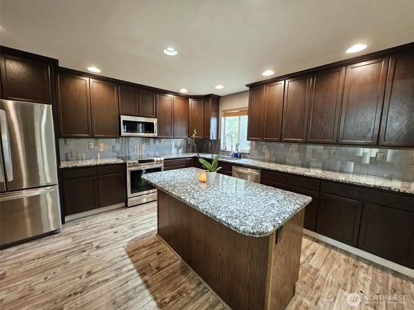 3016 E 19th Street, Bremerton WA 98310