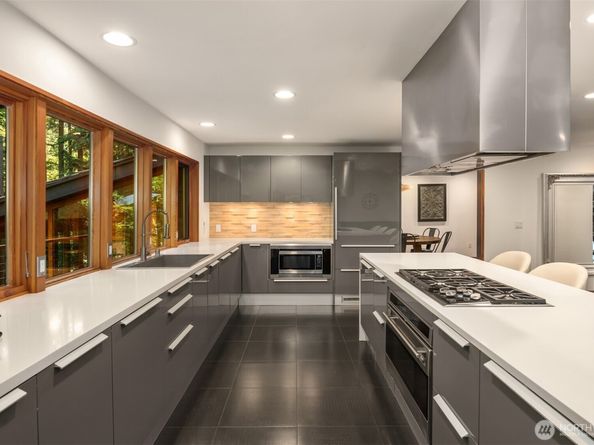12741 NE 39th Street, Bellevue WA 98005