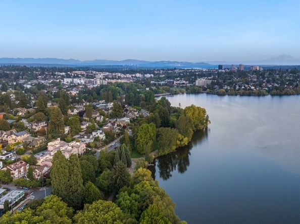 7700 E Green Lake Drive N A7, Seattle WA 98103