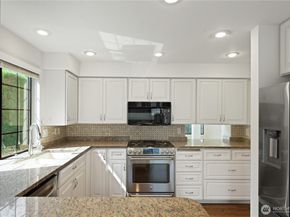 10057 Wallingford Avenue N 12, Seattle WA 98133