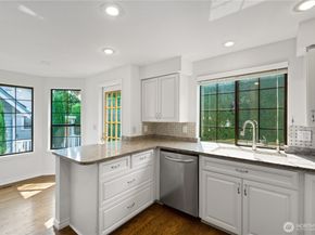 10057 Wallingford Avenue N 12, Seattle WA 98133