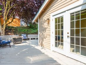 10057 Wallingford Avenue N 12, Seattle WA 98133