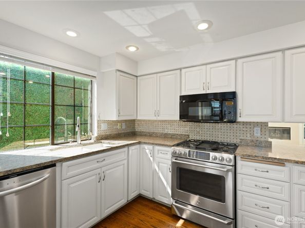 10057 Wallingford Avenue N 12, Seattle WA 98133